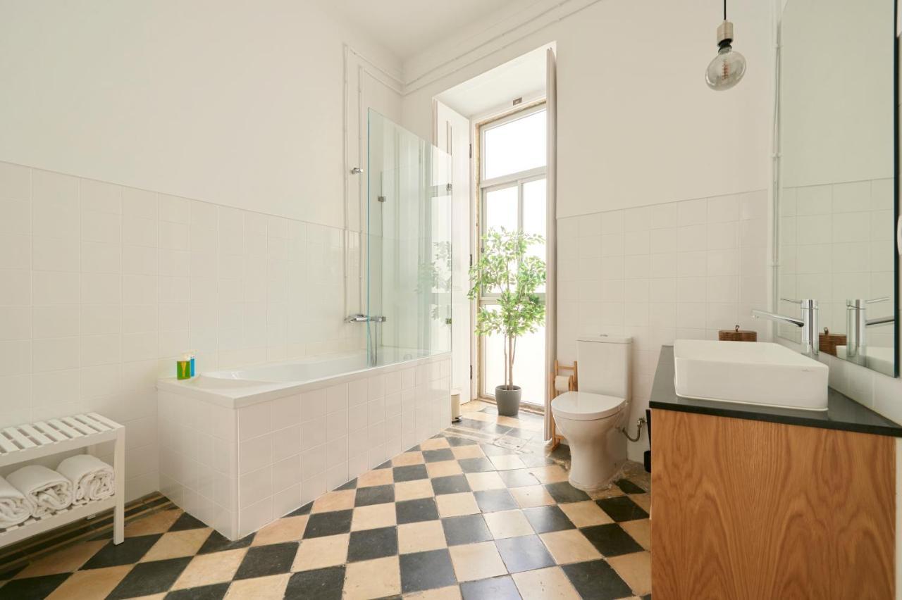 Sunny Pink Street Historical Apt, By Timecooler ลิสบอน ภายนอก รูปภาพ