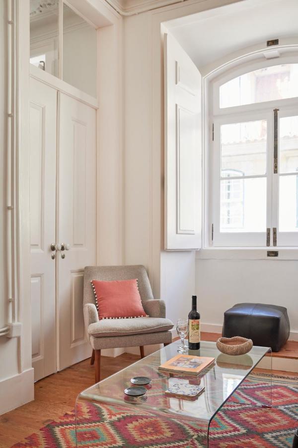Sunny Pink Street Historical Apt, By Timecooler ลิสบอน ภายนอก รูปภาพ
