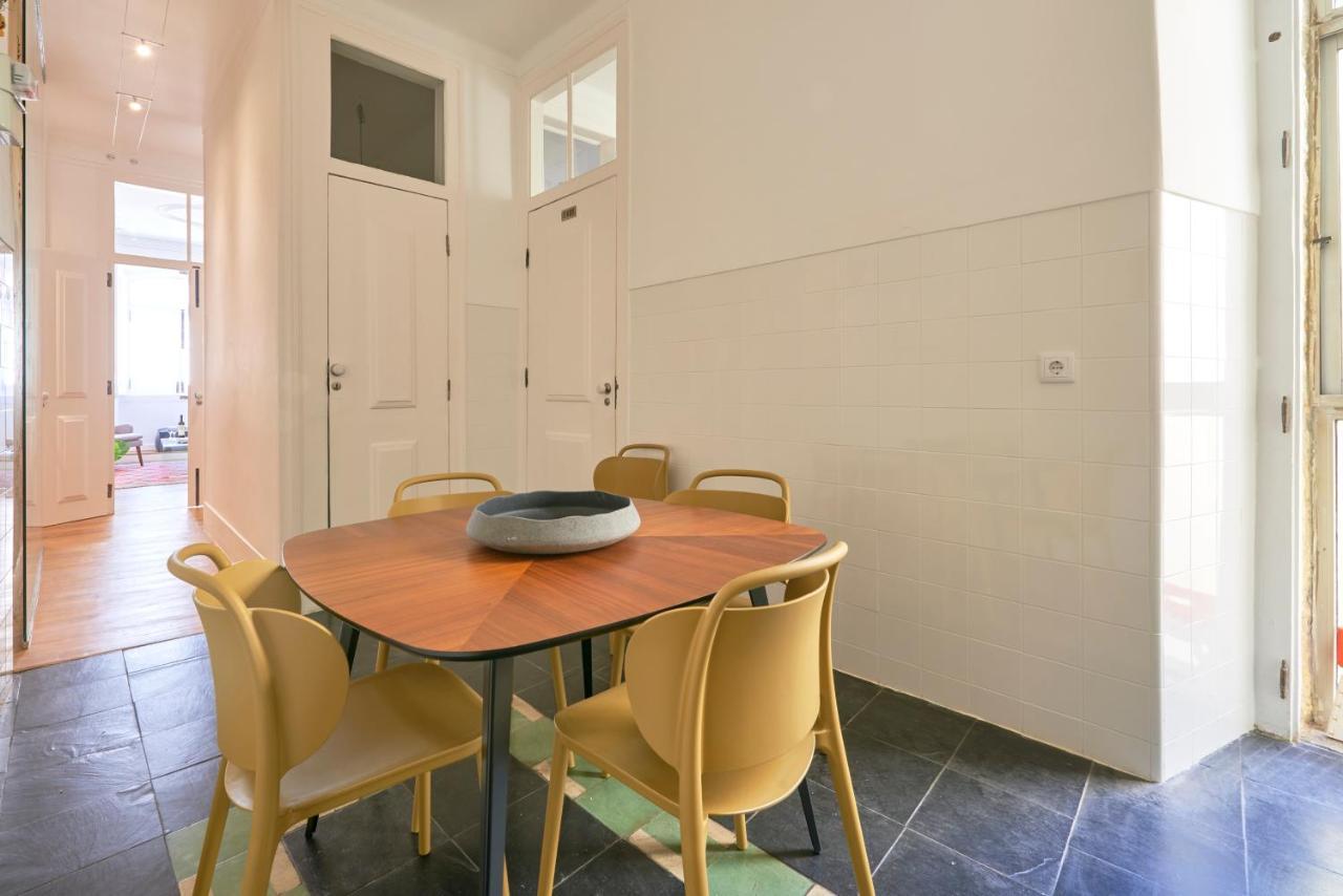 Sunny Pink Street Historical Apt, By Timecooler ลิสบอน ภายนอก รูปภาพ